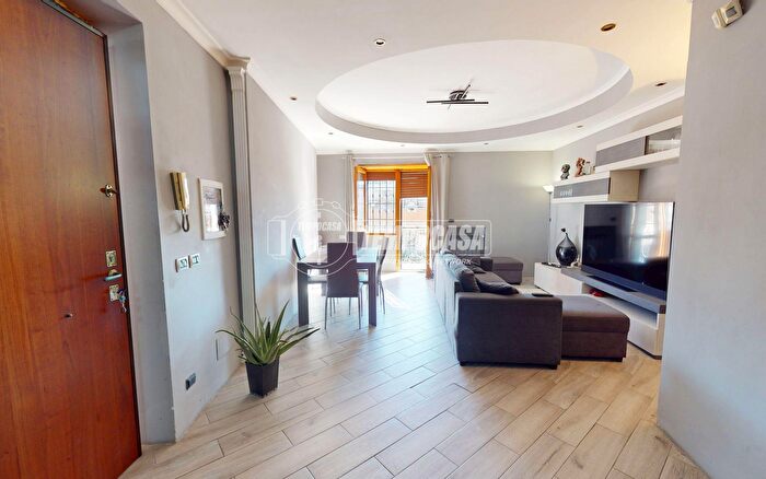 Appartamento trilocale in vendita in Via Antonio Banfi, Roma