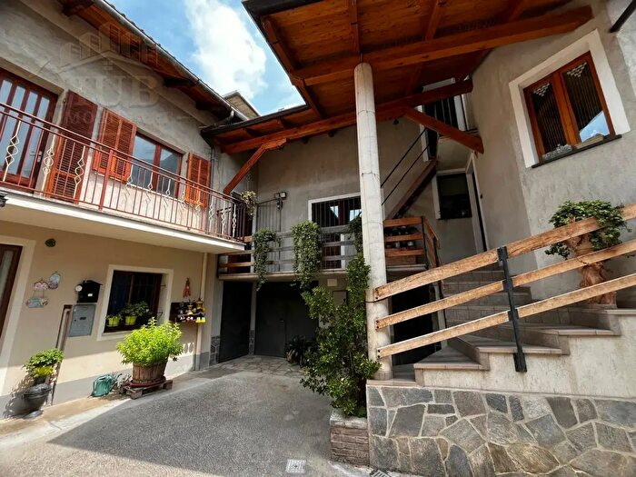 Appartamento quadrilocale in vendita in Piazza Cariolo, Dronero