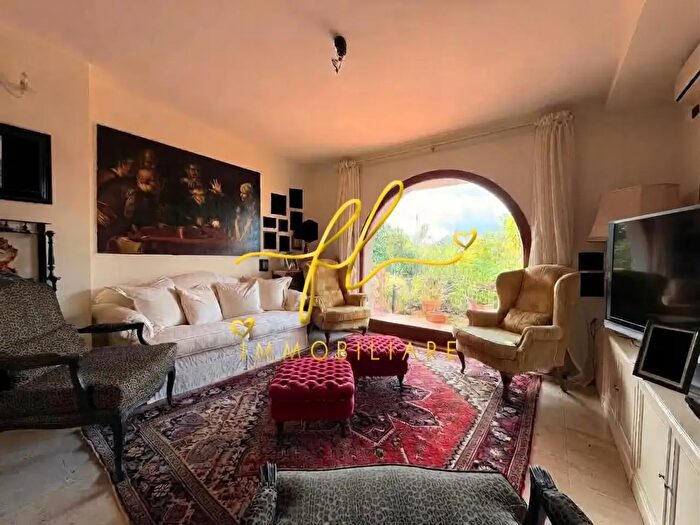 Casa con 8 locali in vendita in Livorno