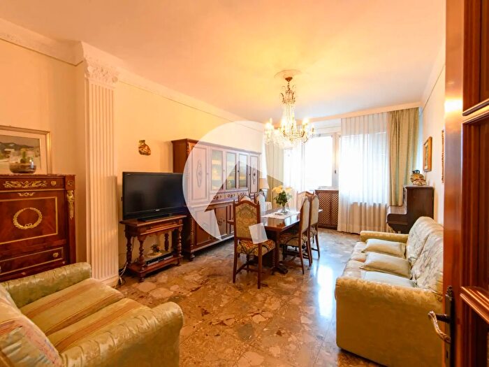 Appartamento con 5 locali in vendita in Piazza della Vittoria, Reggio Emilia