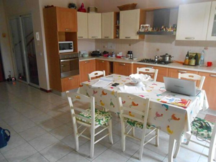Casa con 6 locali in vendita in Via Roma, Morro DAlba