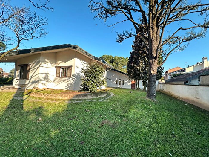 Appartamento con 12 locali in vendita in Via Don Giuseppe Oldrati, Santo Stefano Ticino