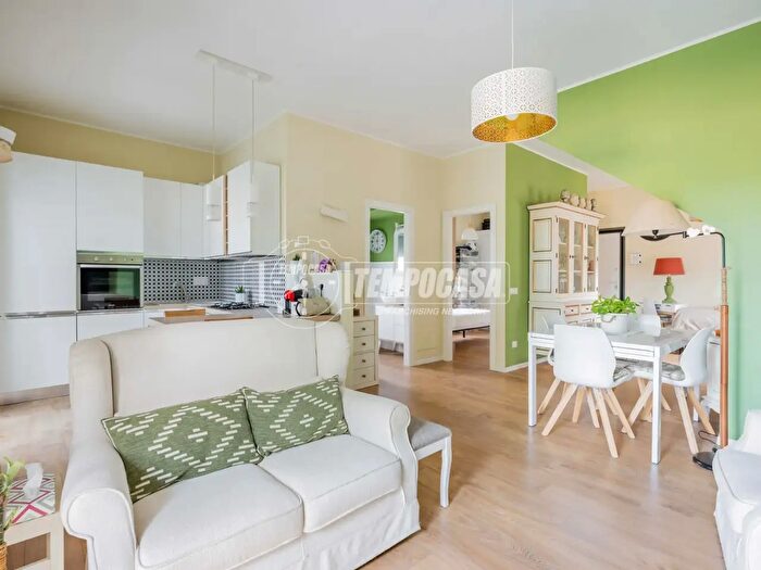 Appartamento trilocale in vendita in Via Luigino Tandura, Roma