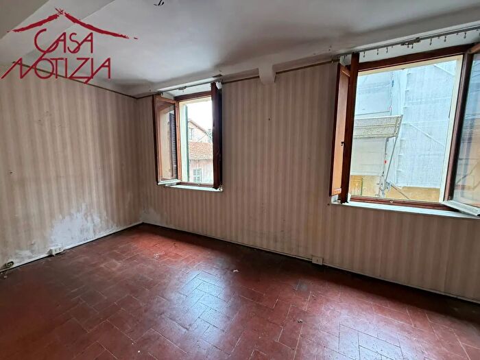 Appartamento trilocale in vendita in Via della Quarquonia, Lucca