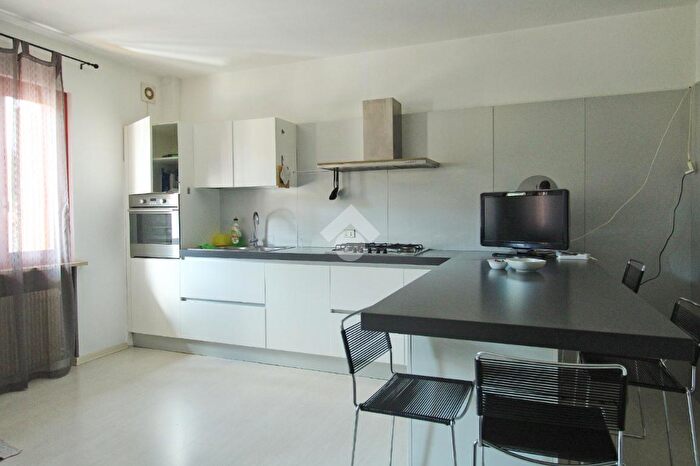 Appartamento trilocale in vendita in Piazza Pellarin, Sequals