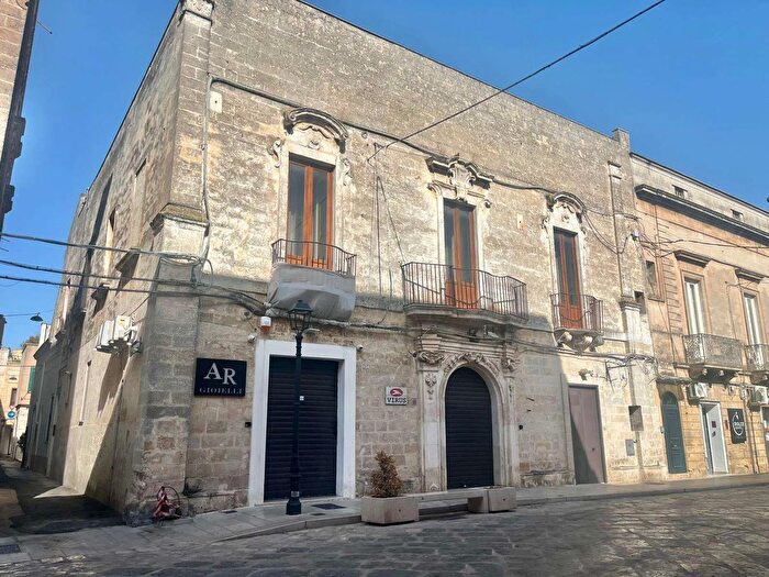 Casa con 6 locali in vendita in Via Basile, Francavilla Fontana