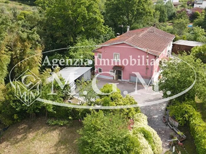 Casa con 6 locali in vendita in Santa Maria A Monte