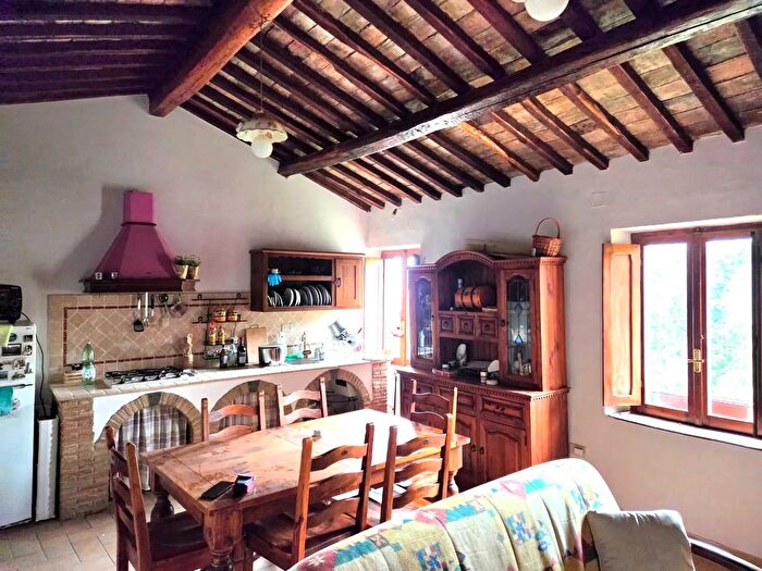 Appartamento quadrilocale in vendita in Via Corsica, Caprarola