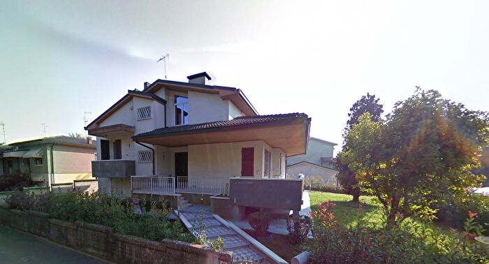 Casa con 6 locali in vendita in Viale Goffredo Mameli, Reggiolo