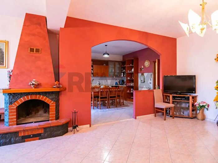 Casa con 6 locali in vendita in Via Francesco Messina, Linguaglossa