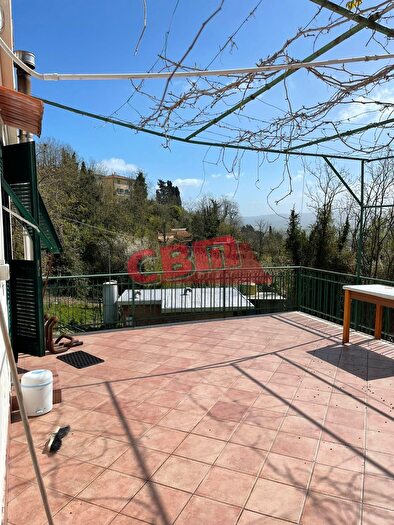 Casa con 6 locali in vendita in Collesalvetti