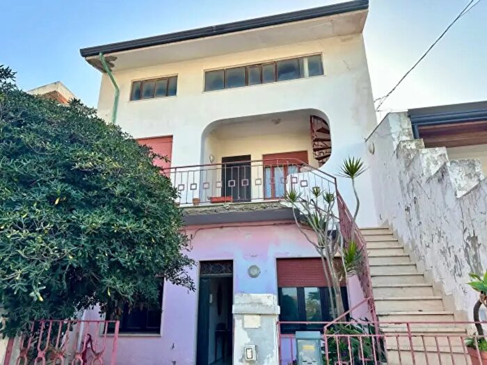 Casa con 6 locali in vendita in Via Piave, Barcellona Pozzo Di Gotto