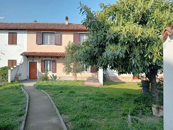 Casa con 9 locali in vendita in Alessandria