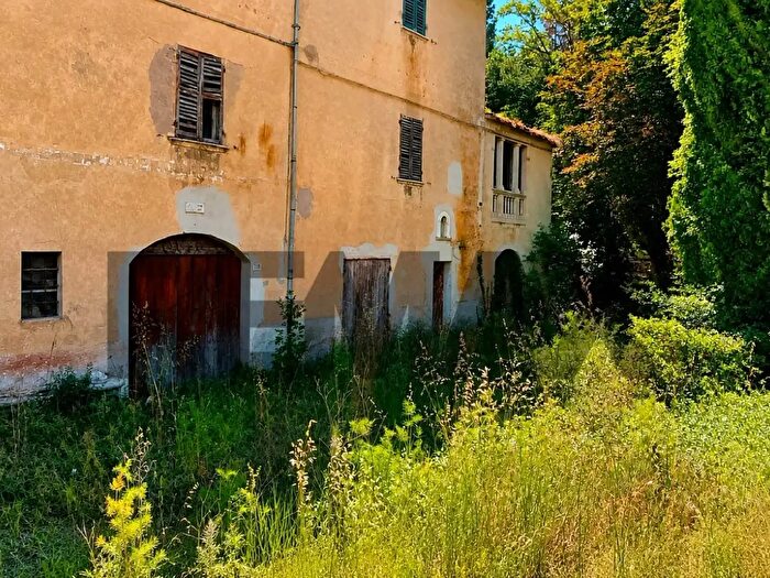 Casa con 15 locali in vendita in Via Case Fabbrizi, Gualdo Tadino