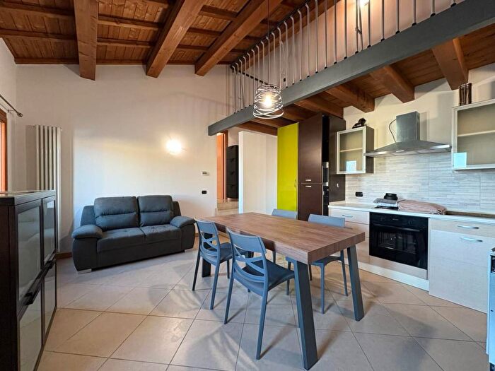 Appartamento trilocale in affitto in Via Roma, Centro, Minerbe