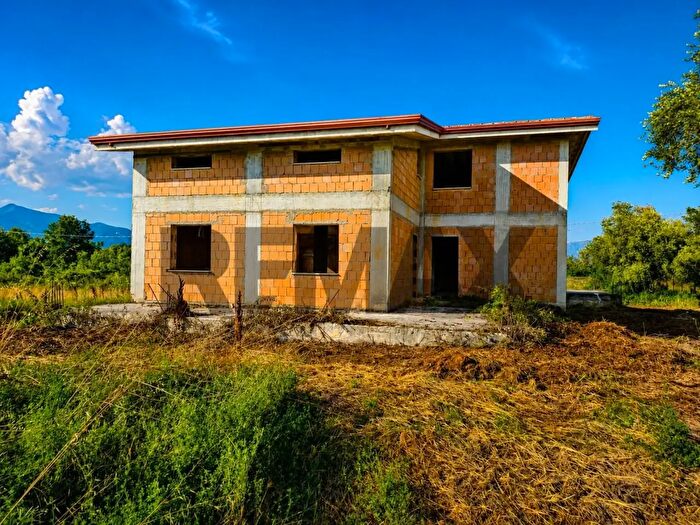 Casa con 15 locali in vendita in Marzano Appio
