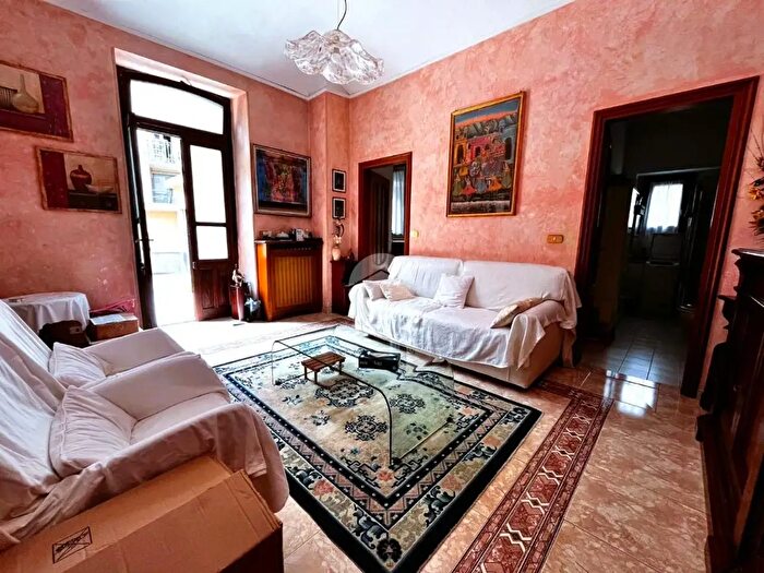 Appartamento trilocale in vendita in Via Cocconato, Torino