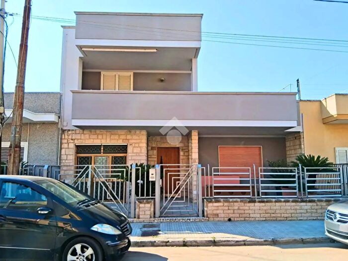 Appartamento con 7 locali in vendita in Via dei Mille, Nardo