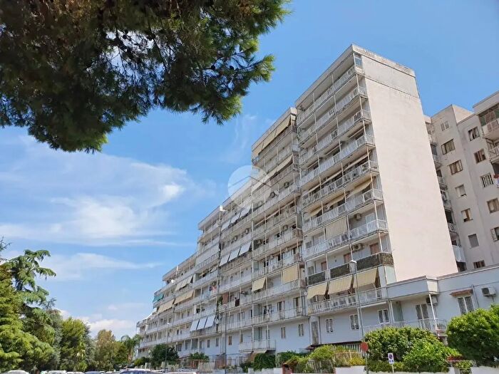 Appartamento con 5 locali in vendita in Via Galileo Galilei, Napoli