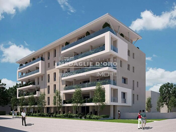 Appartamento con 5 locali in vendita in Viale Buon Pastore, Modena