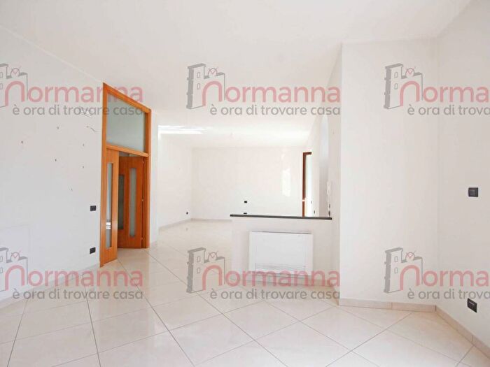 Appartamento quadrilocale in affitto in Via Luigi Pastore, Lusciano