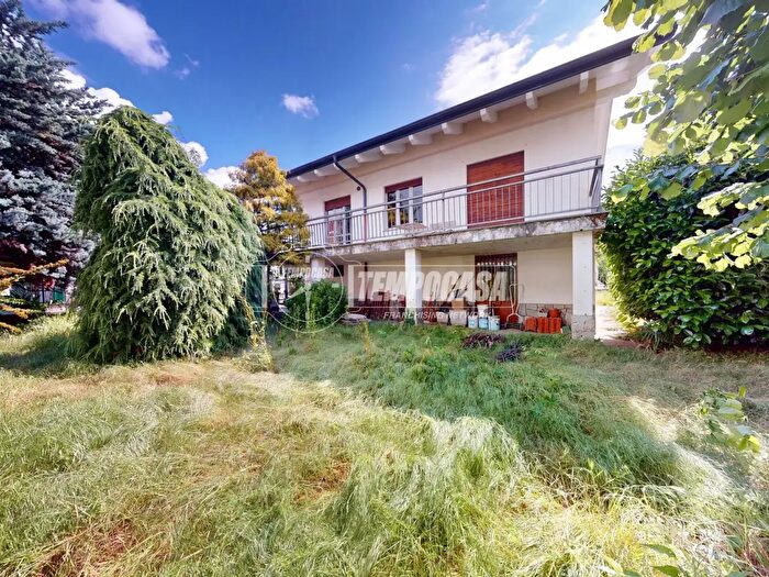 Casa con 10 locali in vendita in Via Benedetto Croce, Orbassano