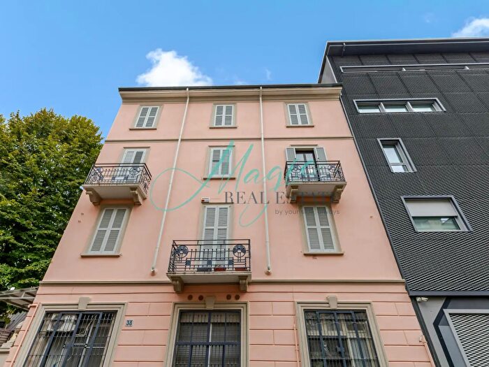 Appartamento trilocale in vendita in Via Comune Antico, Milano