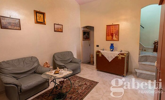 Casa con 6 locali in vendita in Via delle Palme, Bagheria