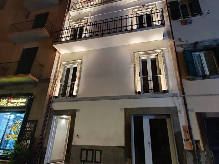 Casa con 12 locali in vendita in Via San Faustino, Viterbo