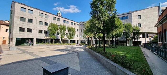 Appartamento con 5 locali in vendita in Via Torriani, Como