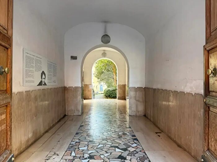 Appartamento bilocale in vendita in Via dei Marsi, Roma