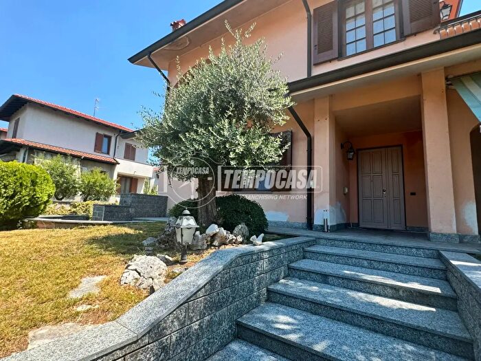 Casa con 6 locali in vendita in Via Papa Giovanni XXIII, Santo Stefano Ticino