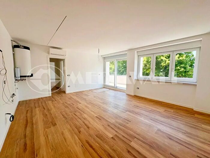 Appartamento con 5 locali in vendita in Via Guglielmo Oberdan, Pordenone