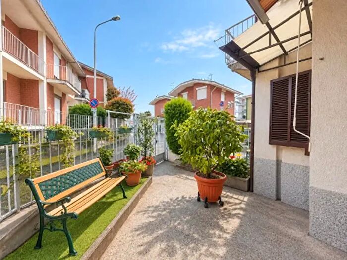 Casa bilocale in vendita in Via Leonardo Walter Manzone, Vercelli