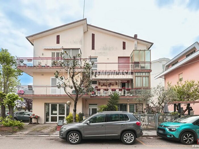 Appartamento con 6 locali in vendita in Via Cesare Battisti, Misano Adriatico