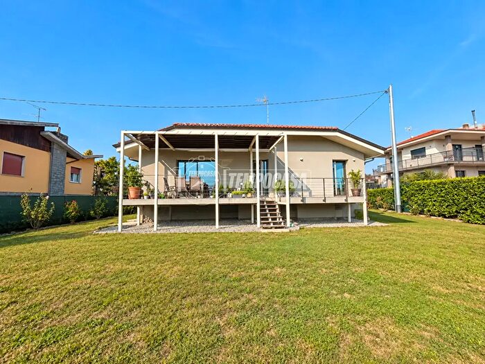 Casa con 6 locali in vendita in Via Salassa Via Oglianico, Salassa