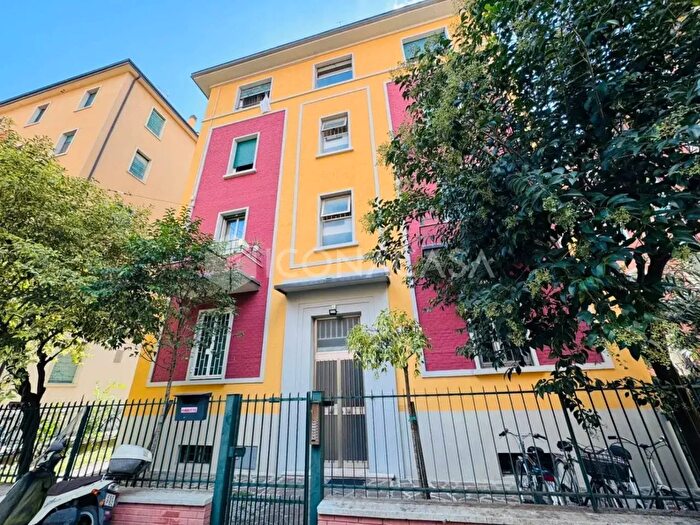 Appartamento trilocale in vendita in Via col di Lana, Bologna