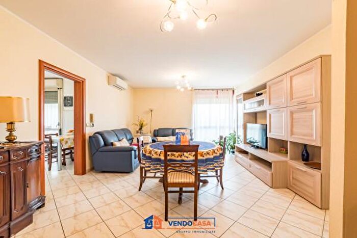 Appartamento con 5 locali in vendita in Via Velso Mucci, Bra