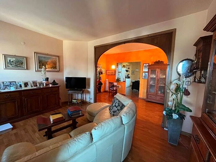 Appartamento con 5 locali in vendita in Via dellOlivuzzo Firenze, Firenze