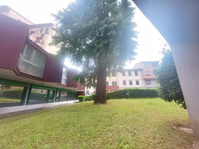 Appartamento con 5 locali in vendita in Via del Ponte allAsse, Firenze