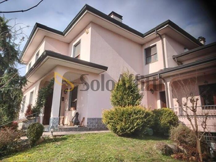 Casa trilocale in affitto in Venegono Inferiore