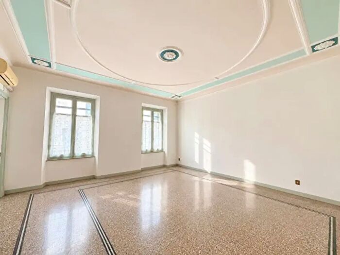 Appartamento con 5 locali in vendita in Via Verona, Alessandria