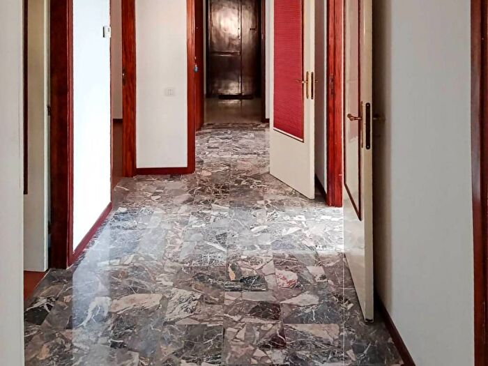 Appartamento con 5 locali in affitto in Via Carlo Giuliozzi, Centro, Macerata