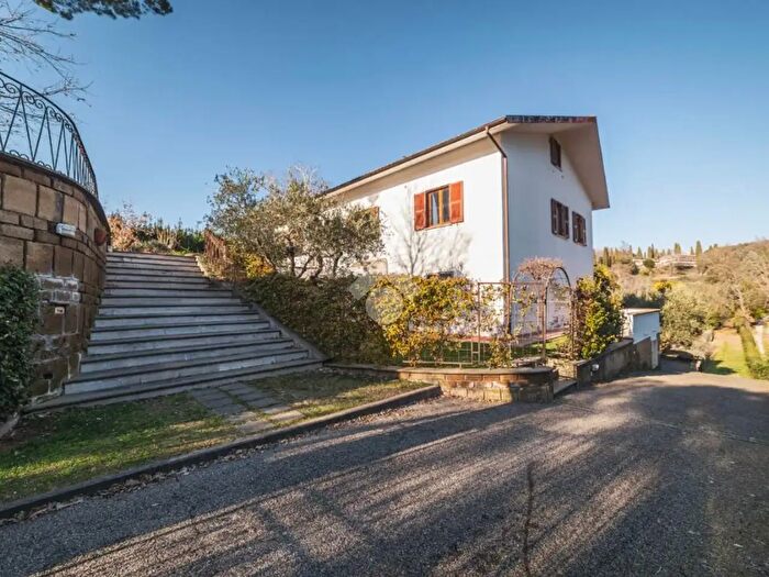 Casa con 10 locali in vendita in Str Roncone, Viterbo