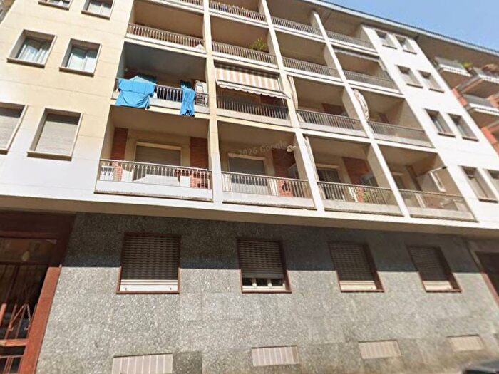 Appartamento trilocale in affitto in Via Alessandria, Aurora, Torino