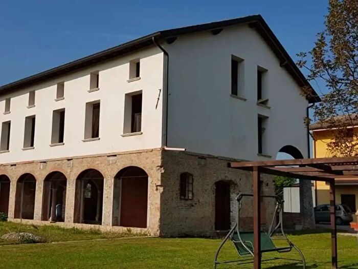 Casa con 5 locali in vendita in Reggio nell'Emilia