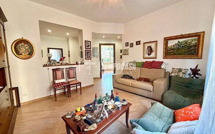 Appartamento in vendita in Via Michele Erede, Genova