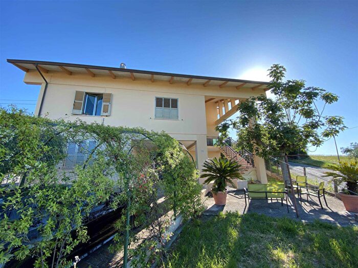 Casa con 7 locali in vendita in Via Alessandro Manzoni, Terre Roveresche