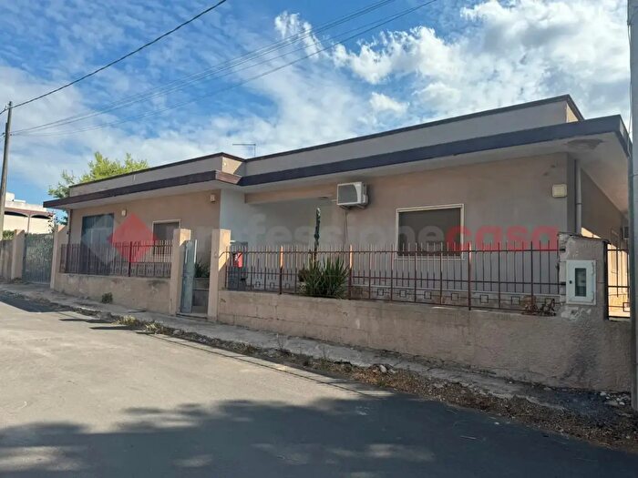 Casa con 7 locali in vendita in Via Alessandro Manzoni, Lizzano