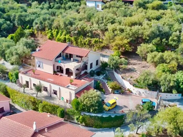 Casa con 6 locali in vendita in Via Gavotti, Vado Ligure